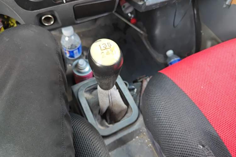 Used Dongfeng Xiaokang K05S 2016 1.2L Practical Version DK12-10 Gear Lever