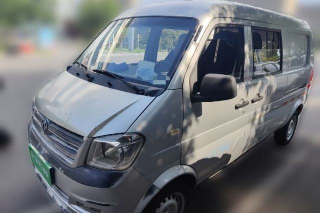 Used Dongfeng Xiaokang K05S Dongfeng Sokon K05 S.1.0, five-seater, manual transmission, light-duty enclosed van