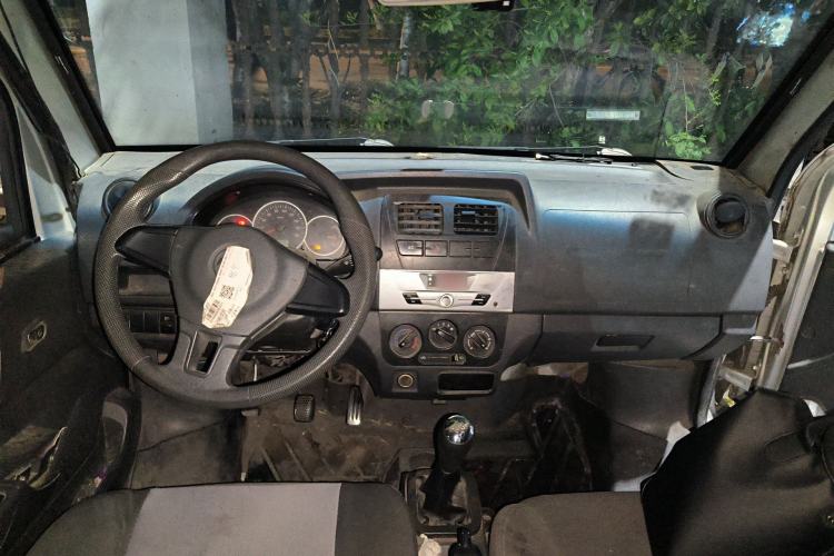 Used Dongfeng Xiaokang K05S 2018 1.2L Refreshed Practical Version DK12 Center Console