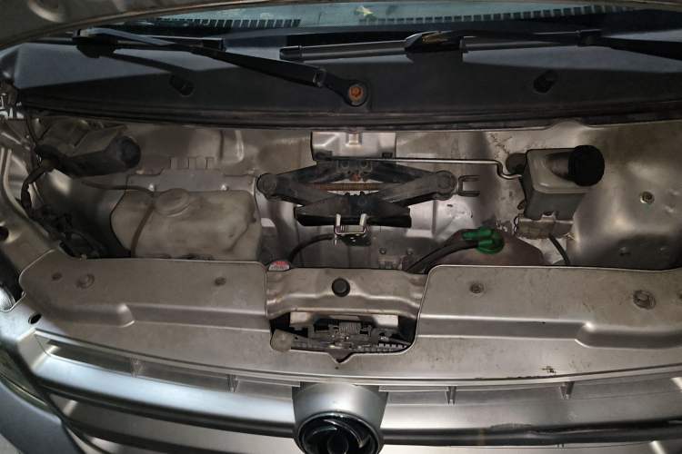 Used Dongfeng Xiaokang K05S 2018 1.2L Refreshed Practical Version DK12 Engine Bay