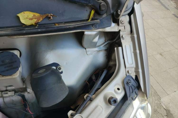 Used Dongfeng Xiaokang K05S 2018 1.2L Refreshed Practical Version DK12 Engine Bay Left
