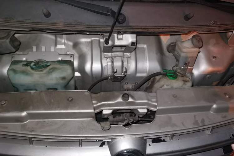 Used Dongfeng Xiaokang K05S 2018 1.2L Practical Model DK12 Engine Bay