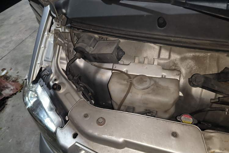 Used Dongfeng Xiaokang K05S 2018 1.2L Refreshed Practical Version DK12 Engine Bay Right