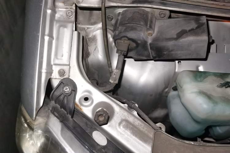 Used Dongfeng Xiaokang K05S 2018 1.2L Practical Model DK12 Engine Bay Right
