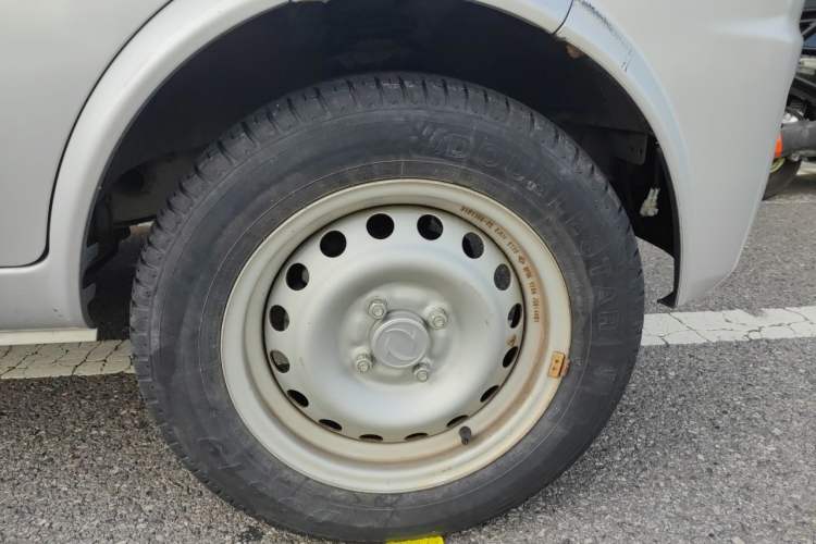 Used Dongfeng Xiaokang K05S  Right Front Wheel Hub