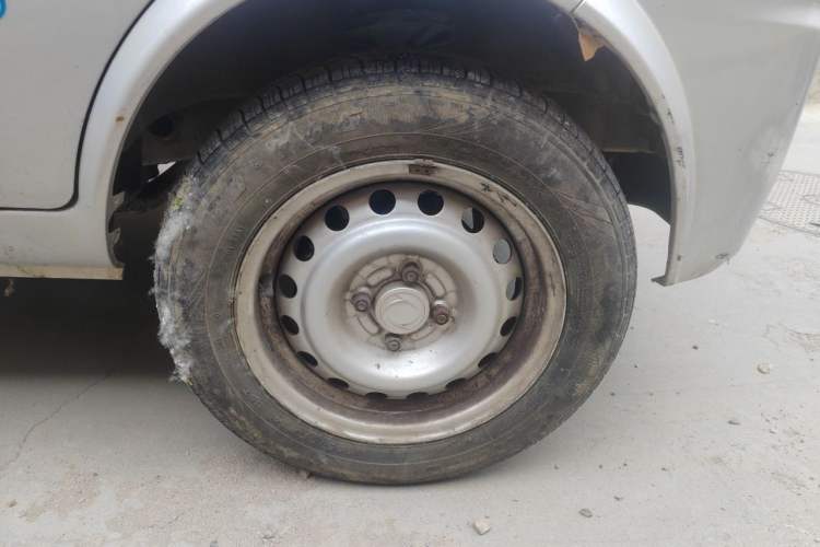 Used Dongfeng Xiaokang K05S  Right Front Wheel Hub