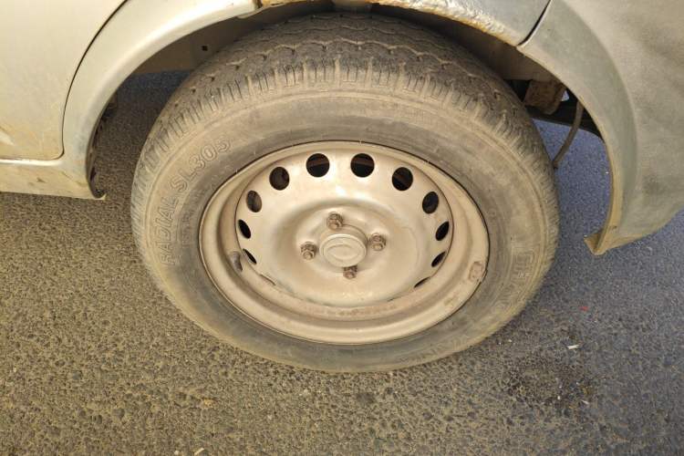 Used Dongfeng Xiaokang K05S  Right Front Wheel Hub