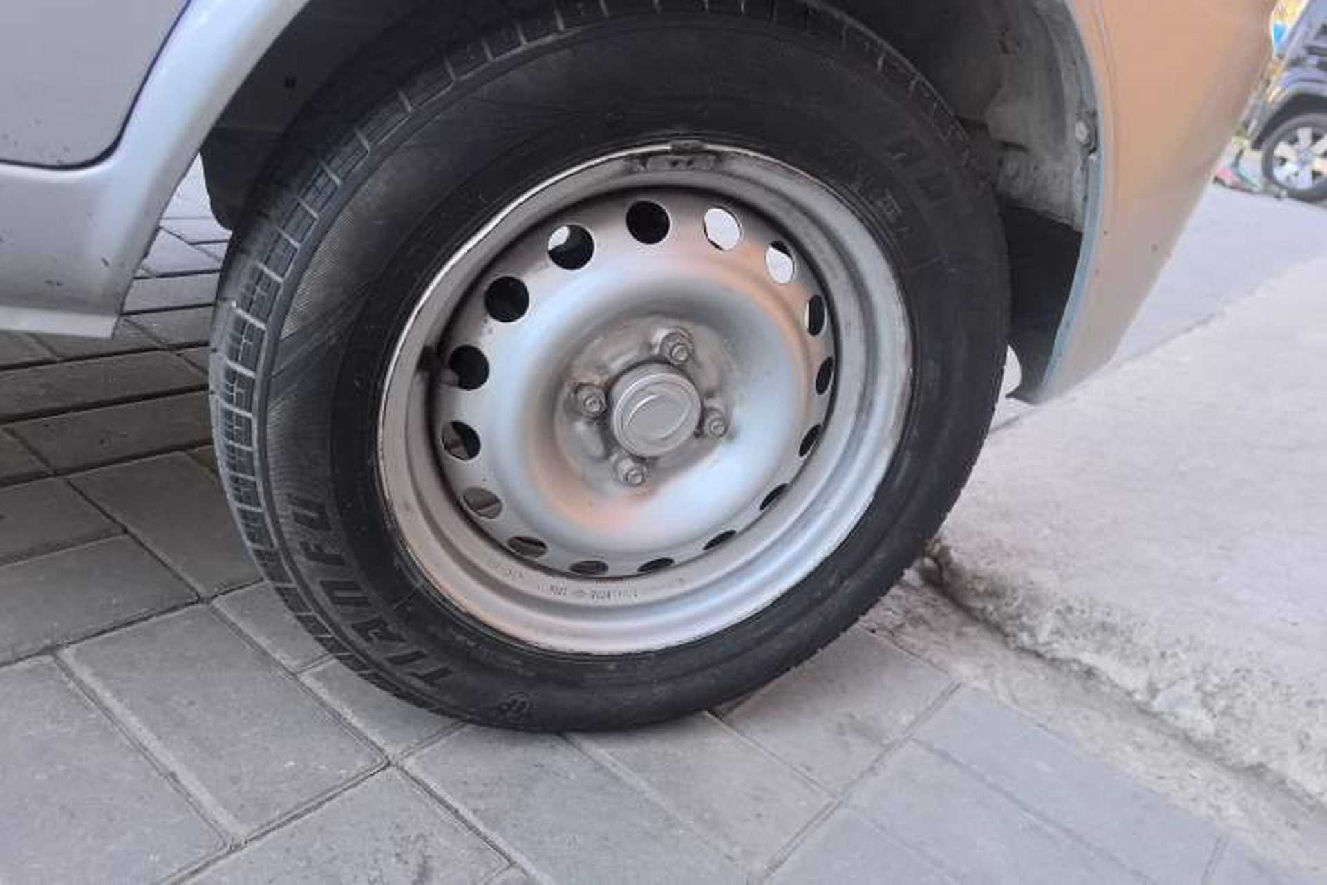 Used Dongfeng Xiaokang K05S  Right Front Wheel Hub