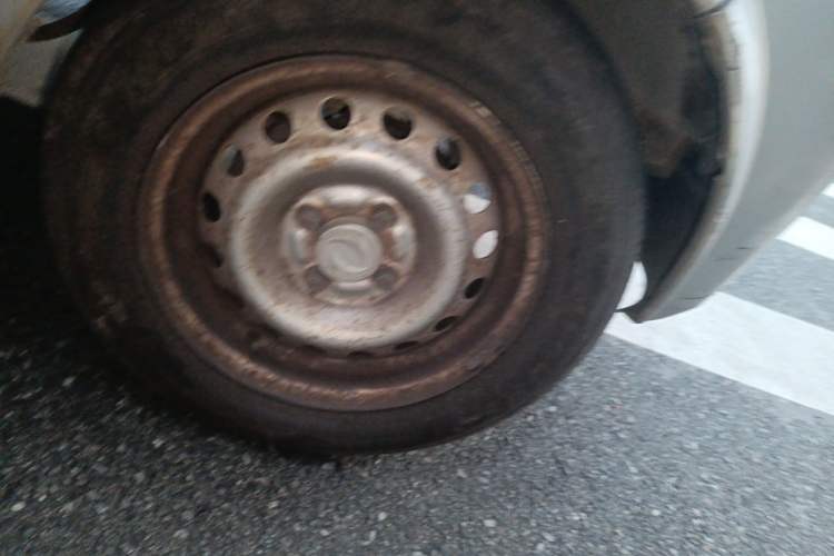 Used Dongfeng Xiaokang K05S  Right Front Wheel Hub