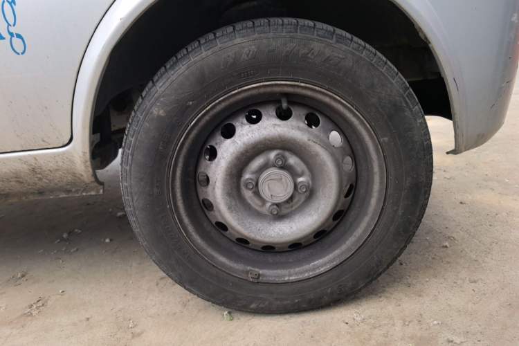 Used Dongfeng Xiaokang K05S  Right Front Wheel Hub