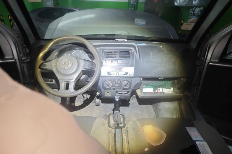 Used Dongfeng Xiaokang K05S 2019 1.2L Practical Version China VI Standard DK12 Center Console