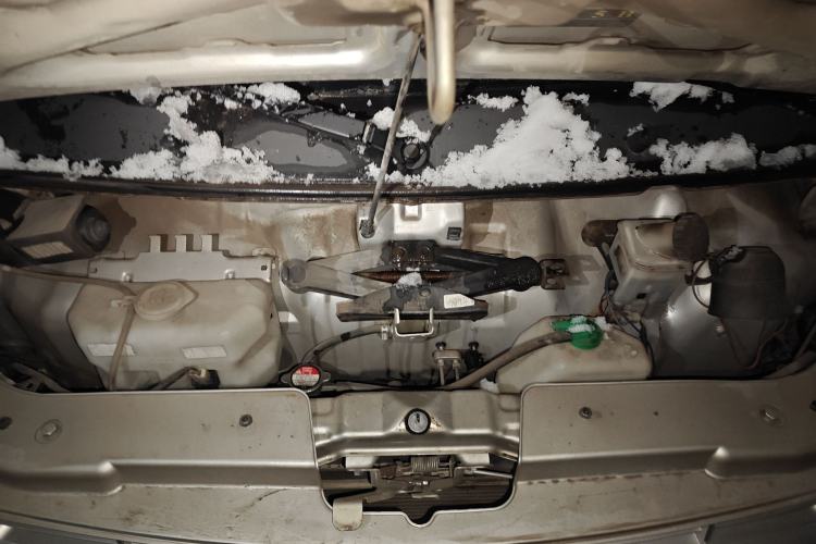 Used Dongfeng Xiaokang K05S 2019 1.2L Practical Version China VI Standard DK12 Engine Bay