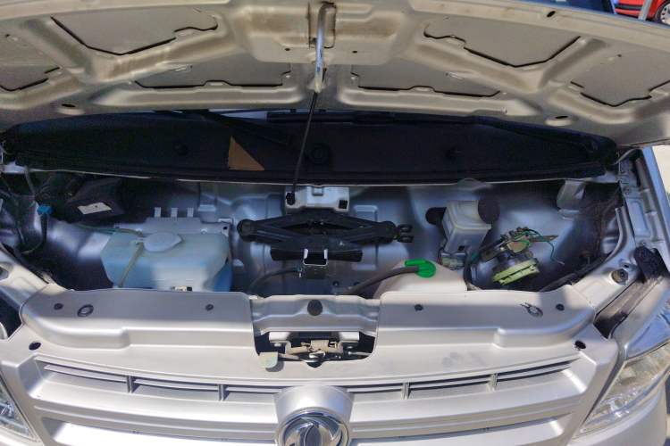 Used Dongfeng Xiaokang K05S 2019 1.2L Practical Version China VI Standard DK12 Engine Bay