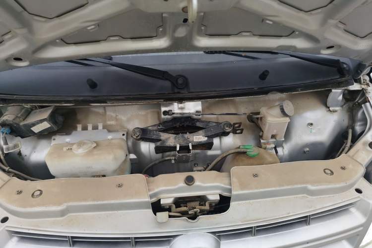 Used Dongfeng Xiaokang K05S 2019 1.2L Practical Version China VI Standard DK12 Engine Bay