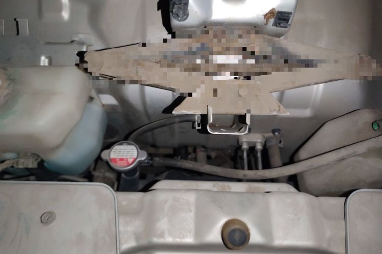 Used Dongfeng Xiaokang K05S 2019 1.2L Practical Version China VI Standard DK12 Engine Bay