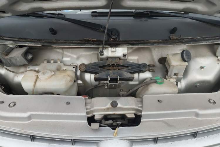 Used Dongfeng Xiaokang K05S 2019 1.2L Practical Version China VI Standard DK12 Engine Bay