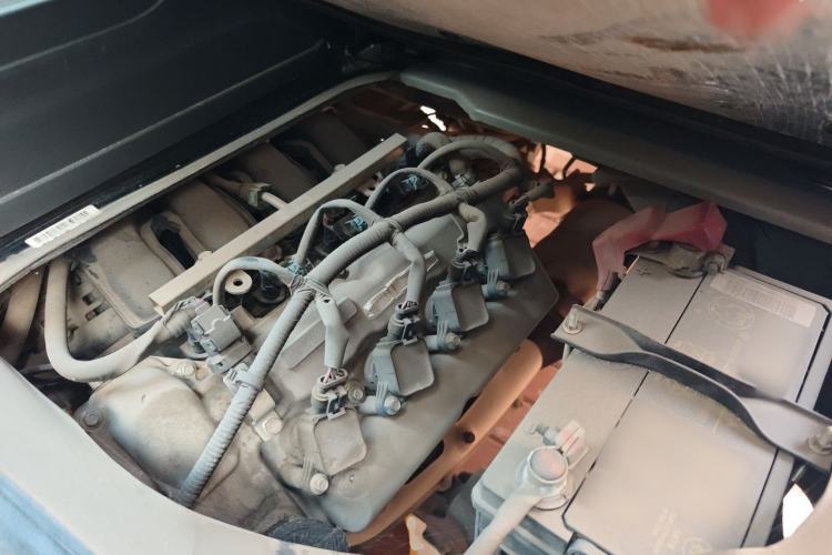 Used Dongfeng Xiaokang K05S 2019 1.2L Practical Version China VI Standard DK12 Engine Bay
