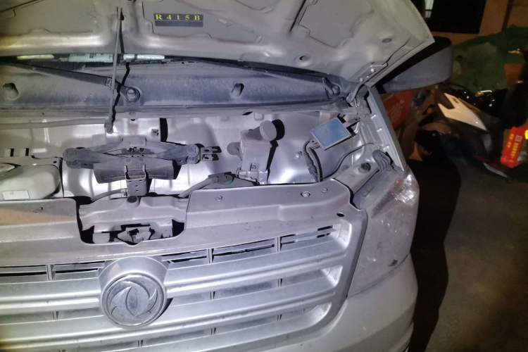 Used Dongfeng Xiaokang K05S 2019 1.2L Practical Version China VI Standard DK12 Engine Bay Left