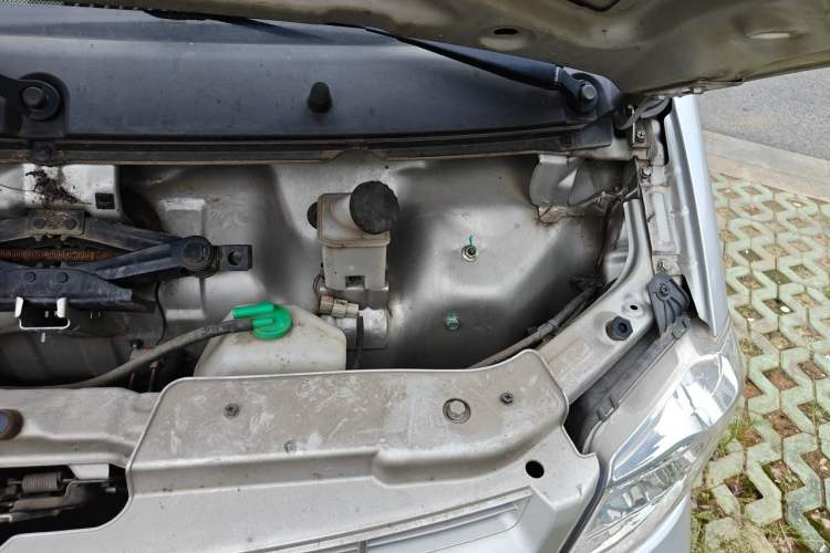 Used Dongfeng Xiaokang K05S 2019 1.2L Practical Version China VI Standard DK12 Engine Bay Left