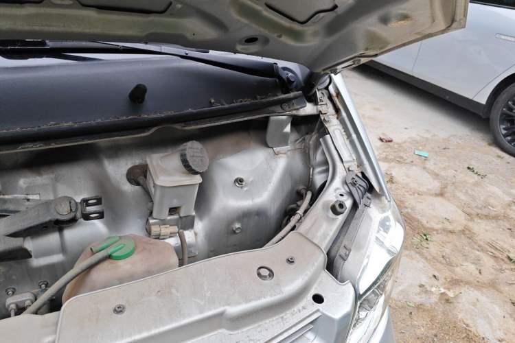 Used Dongfeng Xiaokang K05S 2019 1.2L Practical Version China VI Standard DK12 Engine Bay Left