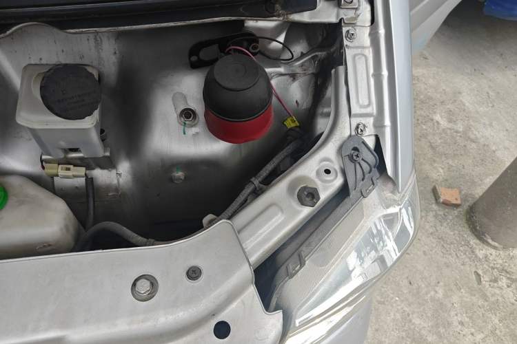 Used Dongfeng Xiaokang K05S 2019 1.2L Practical Version China VI Standard DK12 Engine Bay Left