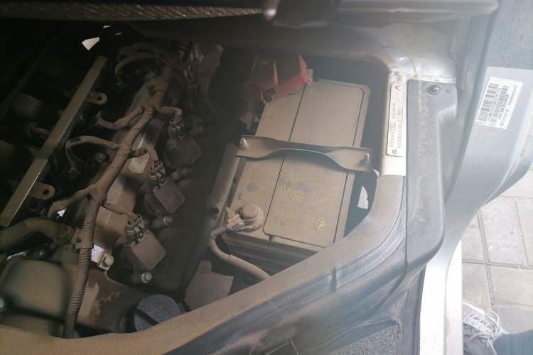 Used Dongfeng Xiaokang K05S 2019 1.2L Practical Version China VI Standard DK12 Engine Bay Left