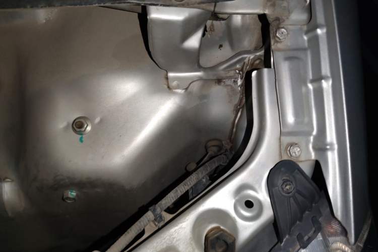 Used Dongfeng Xiaokang K05S 2019 1.2L Practical Version China VI Standard DK12 Engine Bay Left