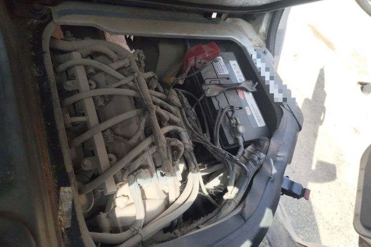 Used Dongfeng Xiaokang K05S 2019 1.2L Practical Version China VI Standard DK12 Engine Bay Left