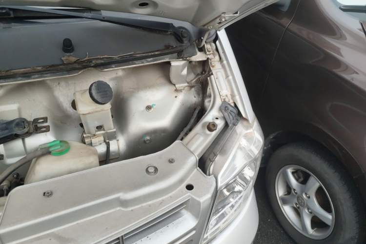 Used Dongfeng Xiaokang K05S 2019 1.2L Practical Version China VI Standard DK12 Engine Bay Left
