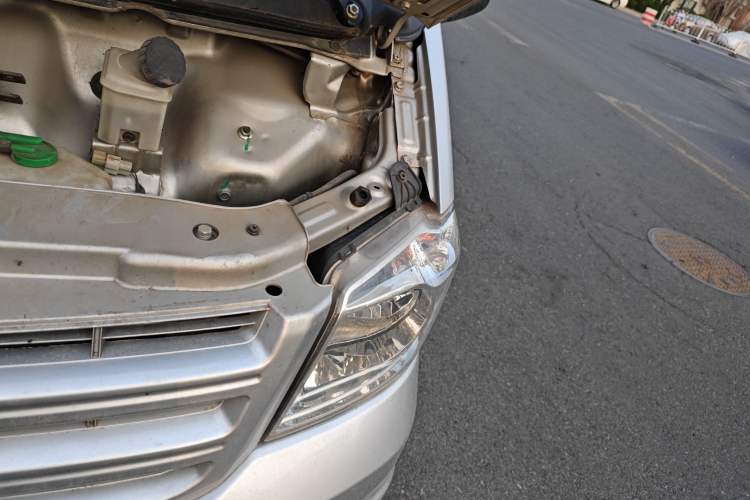 Used Dongfeng Xiaokang K05S 2019 1.2L Practical Version China VI Standard DK12 Engine Bay Left