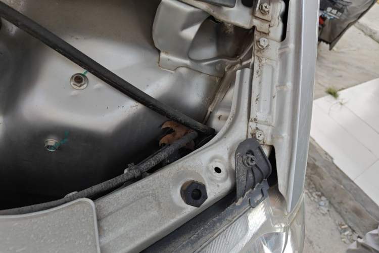 Used Dongfeng Xiaokang K05S 2019 1.2L Practical Version China VI Standard DK12 Engine Bay Left