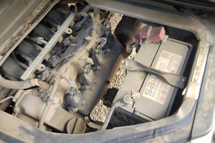 Used Dongfeng Xiaokang K05S 2019 1.2L Practical Version China VI Standard DK12 Engine Bay Left