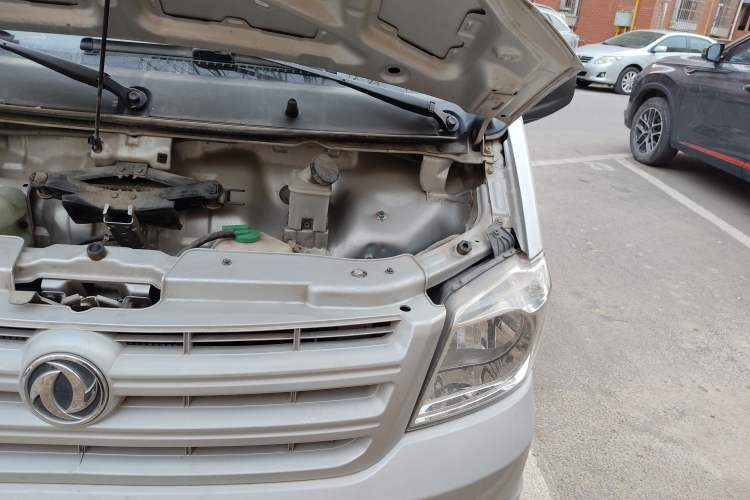 Used Dongfeng Xiaokang K05S 2019 1.2L Practical Version China VI Standard DK12 Engine Bay Left