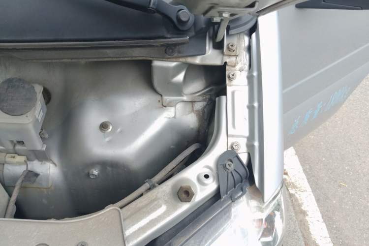 Used Dongfeng Xiaokang K05S  Engine Bay Left