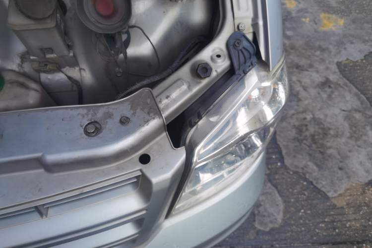 Used Dongfeng Xiaokang K05S 2019 1.2L Practical Version China VI Standard DK12 Engine Bay Left