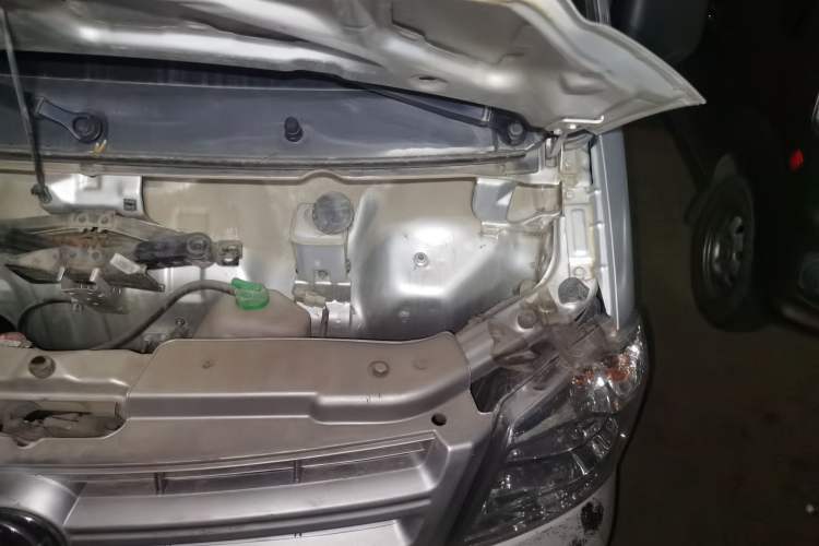 Used Dongfeng Xiaokang K05S 2019 1.2L Practical Version China VI Standard DK12 Engine Bay Left