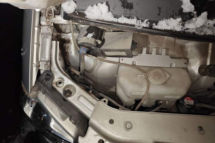 Used Dongfeng Xiaokang K05S 2019 1.2L Practical Version China VI Standard DK12 Engine Bay Right