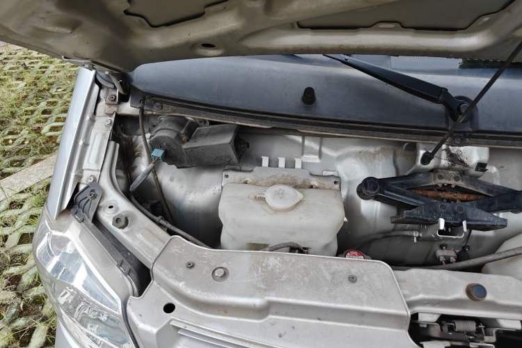 Used Dongfeng Xiaokang K05S 2019 1.2L Practical Version China VI Standard DK12 Engine Bay Right
