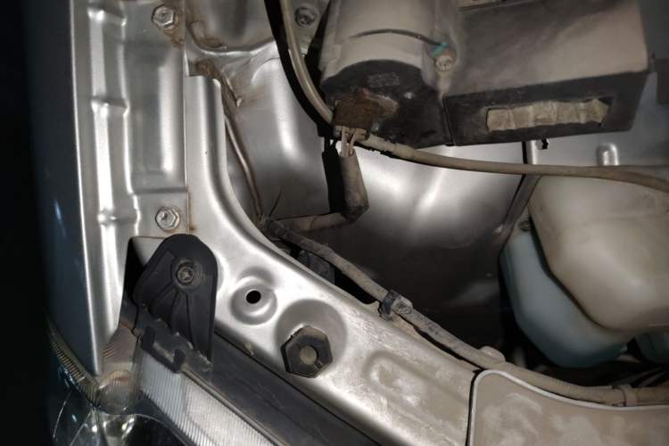 Used Dongfeng Xiaokang K05S 2019 1.2L Practical Version China VI Standard DK12 Engine Bay Right