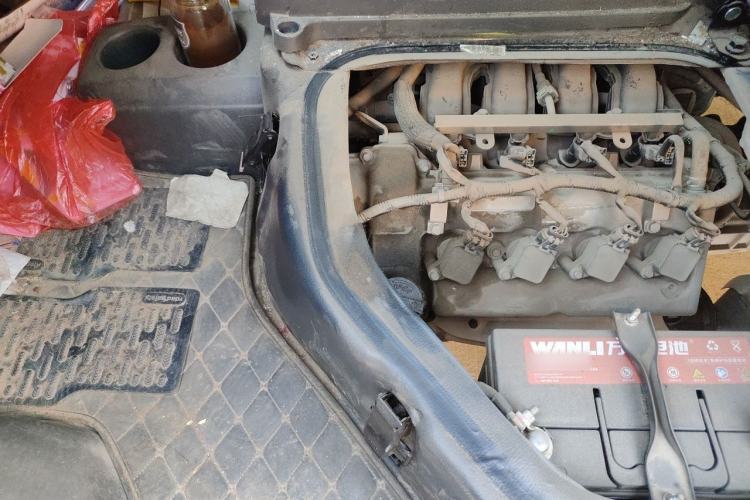 Used Dongfeng Xiaokang K05S 2019 1.2L Practical Version China VI Standard DK12 Engine Bay Right
