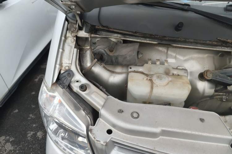 Used Dongfeng Xiaokang K05S 2019 1.2L Practical Version China VI Standard DK12 Engine Bay Right