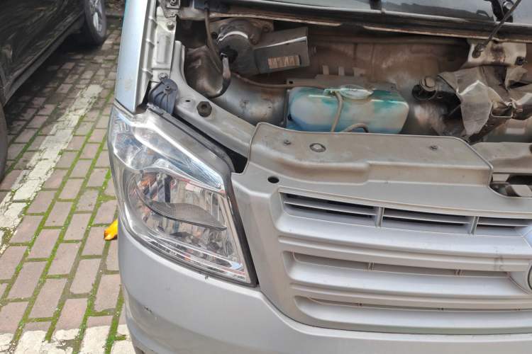 Used Dongfeng Xiaokang K05S 2019 1.2L Practical Version China VI Standard DK12 Engine Bay Right