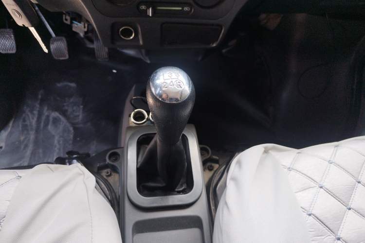 Used Dongfeng Xiaokang K05S 2019 1.2L Practical Version China VI Standard DK12 Gear Lever