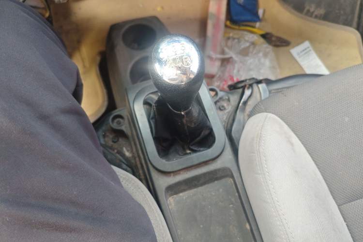 Used Dongfeng Xiaokang K05S 2019 1.2L Practical Version China VI Standard DK12 Gear Lever