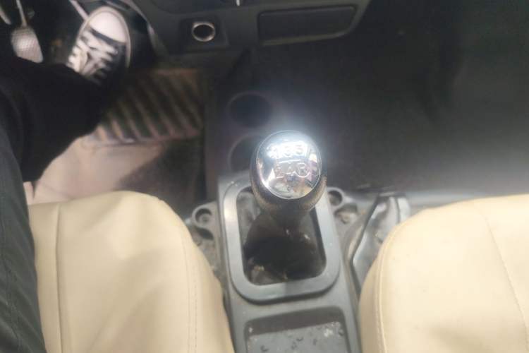 Used Dongfeng Xiaokang K05S 2019 1.2L Practical Version China VI Standard DK12 Gear Lever