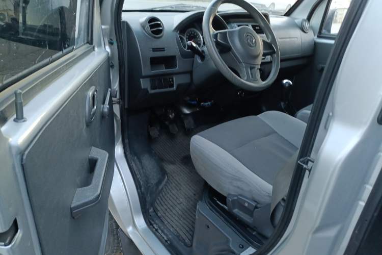 Used Dongfeng Xiaokang K05S 2019 1.2L Practical Version China VI Standard DK12 Interior 3