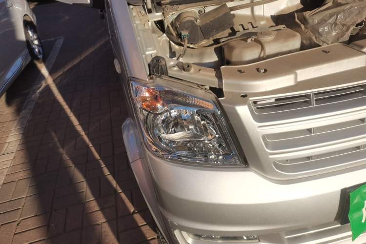 Used Dongfeng Xiaokang K05S 2019 1.2L Practical Version China VI Standard DK12 Right Front Headlight