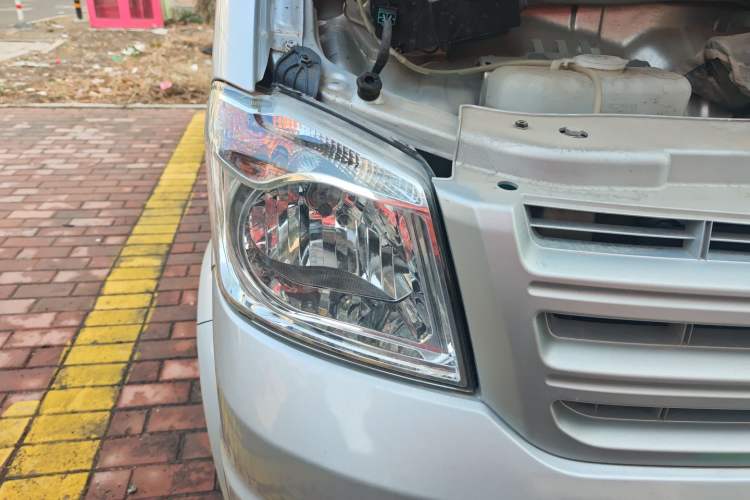 Used Dongfeng Xiaokang K05S 2019 1.2L Practical Version China VI Standard DK12 Right Front Headlight