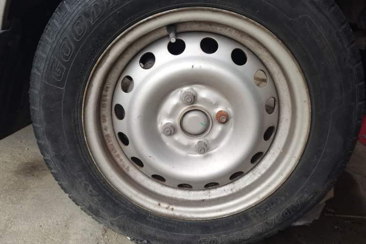 Used Dongfeng Xiaokang K05S 2019 1.2L Practical Version China VI Standard DK12 Right Front Wheel Hub