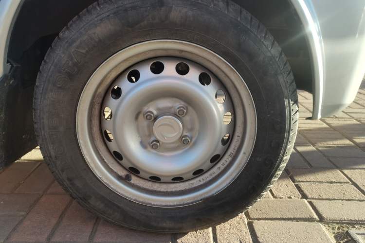 Used Dongfeng Xiaokang K05S 2019 1.2L Practical Version China VI Standard DK12 Right Front Wheel Hub